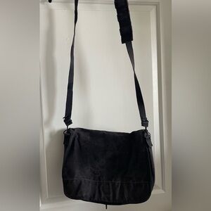 Hunter Shoulder Bag